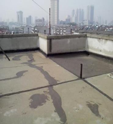 咸宁市漏水维修 楼顶漏水是什么原因，楼顶漏水维修方法是什么?